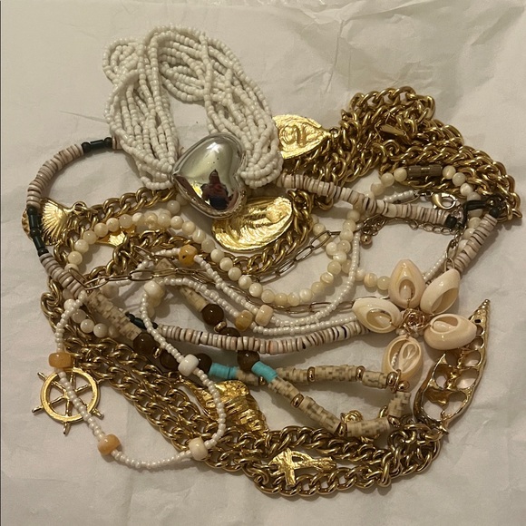 Beach Vibes Bundle of Jewelry - Picture 2 of 11